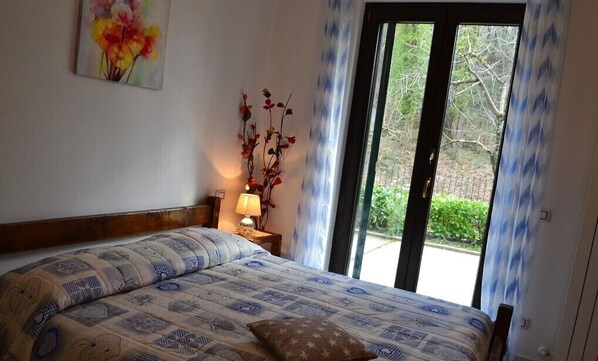 Double Room | Desk, free WiFi, bed sheets