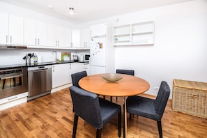 Departamento urbano, 1 habitación | Área de sala de estar