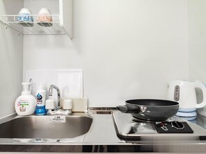 Rum - 1 dubbelsäng (X-503) | Eget kök | Kylskåp, mikrovågsugn, spishäll och grytor/köksredskap