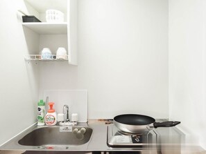 냉장고, 전자레인지, 쿡탑, 조리 도구/접시/주방 기구