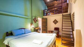 3 bedrooms, in-room safe, iron/ironing board, WiFi