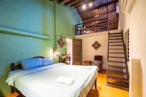 3 chambres, coffres-forts dans les chambres, fer et planche Ă repasser