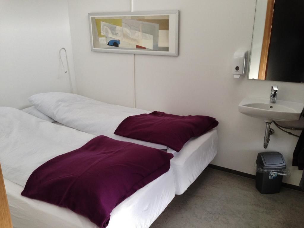 Eenvoudige Twin kamer, gedeelde badkamer | Hypoallergeen beddengoed, een strijkplank/strijkijzer, gratis wifi