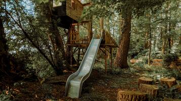 Khu vui chơi trẻ em - ngoài trời