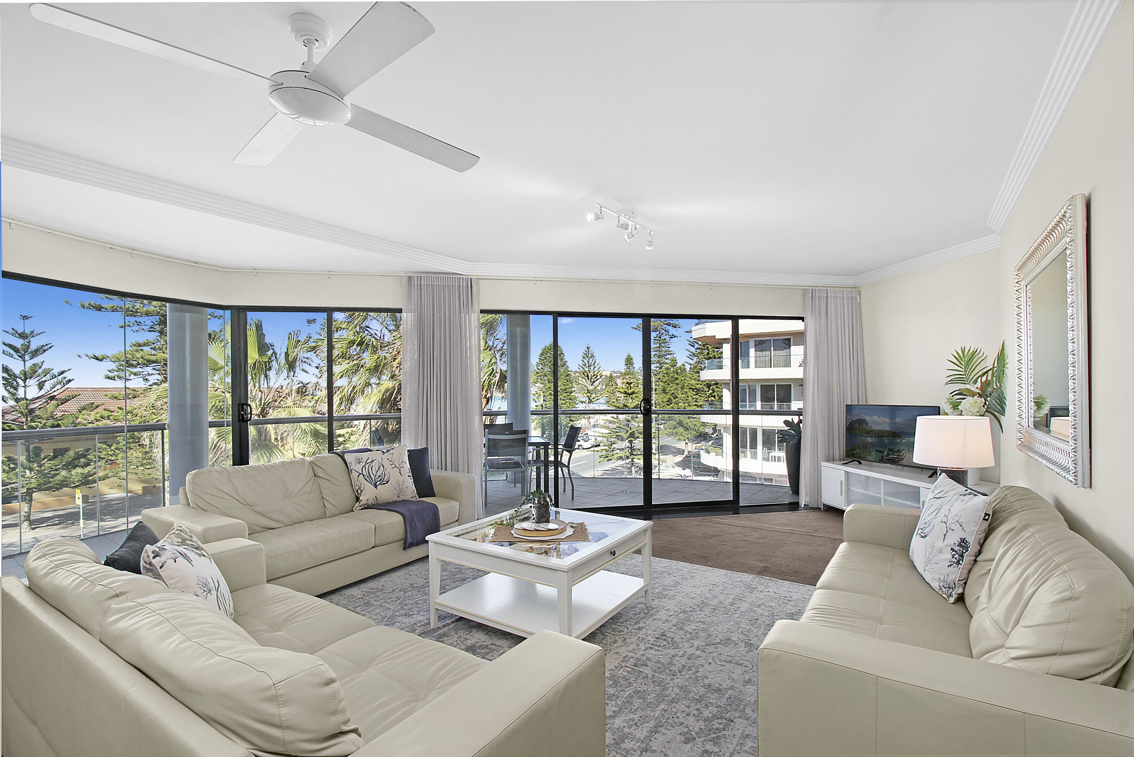 BEACHSIDE BEAUTY IN MANLY- APT 13