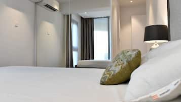 Verdunkelungsvorhänge, schallisolierte Zimmer, Bügeleisen/Bügelbrett