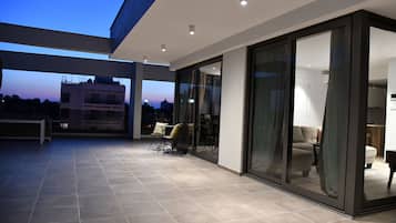 Departamento superior, 2 habitaciones | Terraza o patio