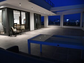 高级公寓, 2 间卧室 | 露台