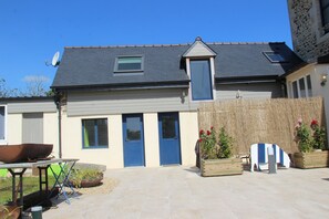 تناول الطعام بالخارج