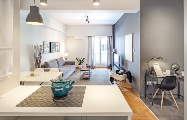 Apartment, 2 Schlafzimmer | Essbereich im Zimmer