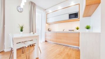 Apartment (32B) | Private kitchen | Fridge, microwave, stovetop, dishwasher