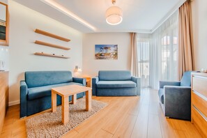 Appartement (4) | Woonkamer | Televisie