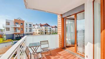 Apartment (19A) | Balkon