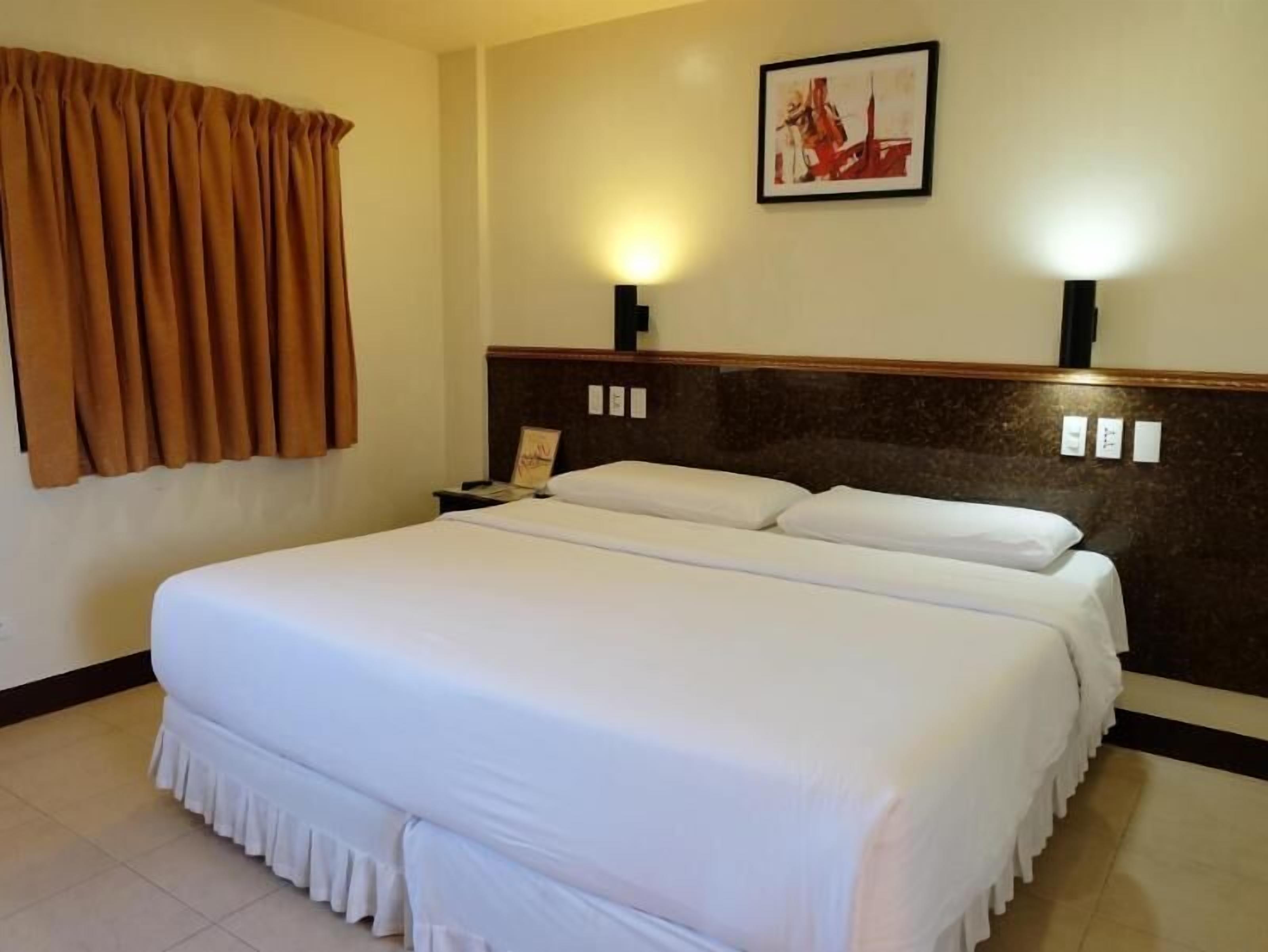 Minibar, in-room safe, desk, free WiFi