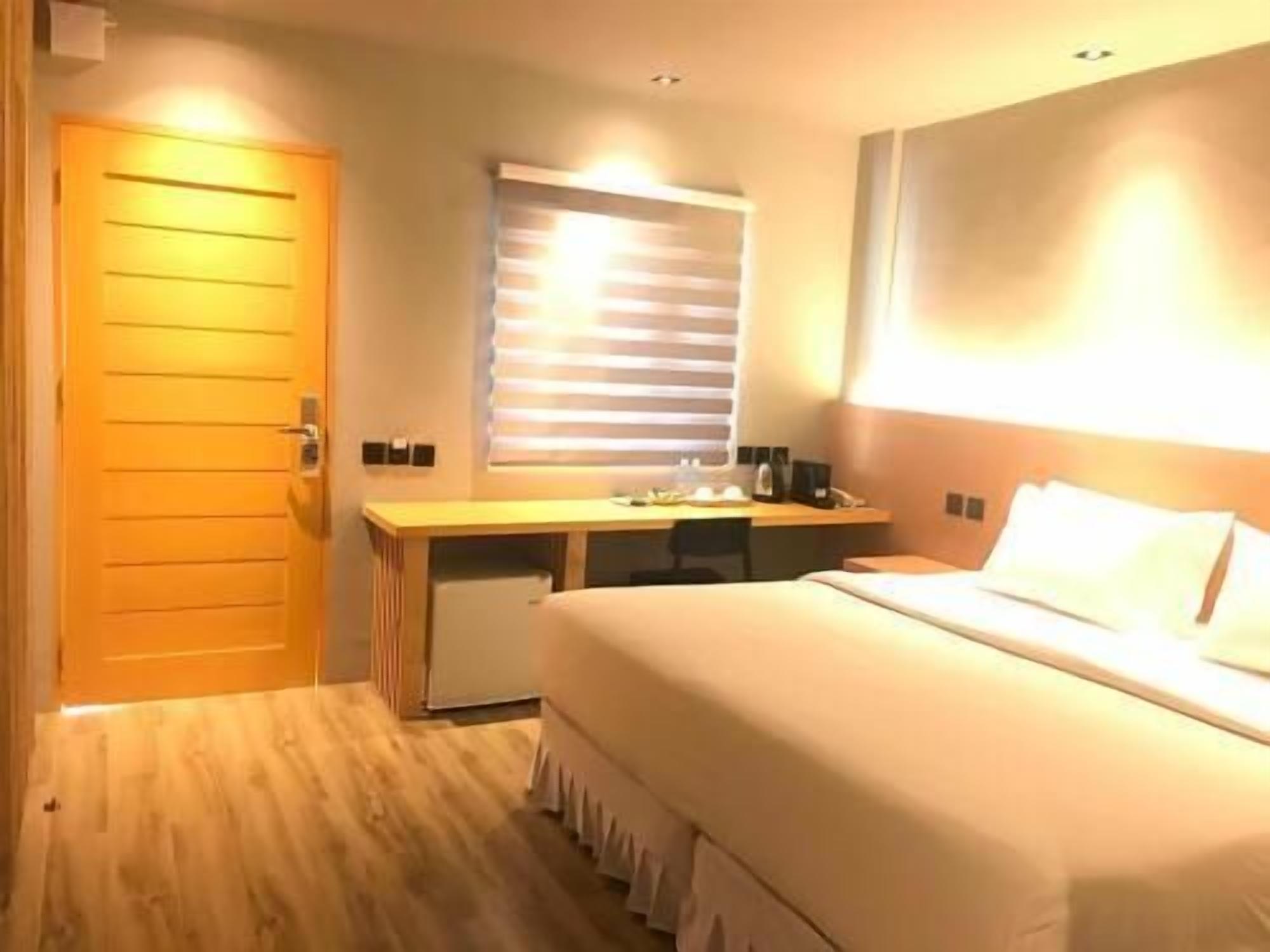 Minibar, in-room safe, desk, free WiFi