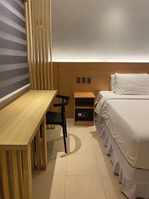 Dobbeltrom – deluxe, 1 soverom | Minibar, safe på rommet, skrivebord og wi-fi (inkludert)