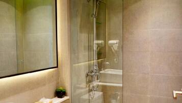 Ducha, cabezal de ducha tipo lluvia, artĂculos de tocador gratuitos