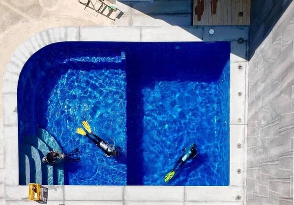 2 utendørsbassenger