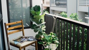 Studio Premier | Hiên