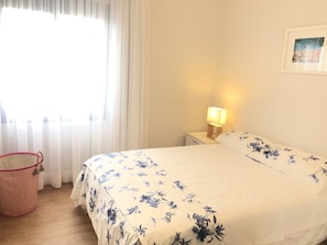 2 Schlafzimmer, Zimmersafe, individuell dekoriert, Schreibtisch