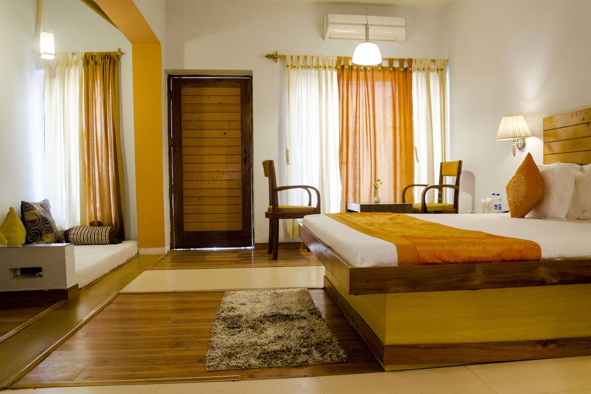 Junior Suite | 1 bedroom, desk, free WiFi