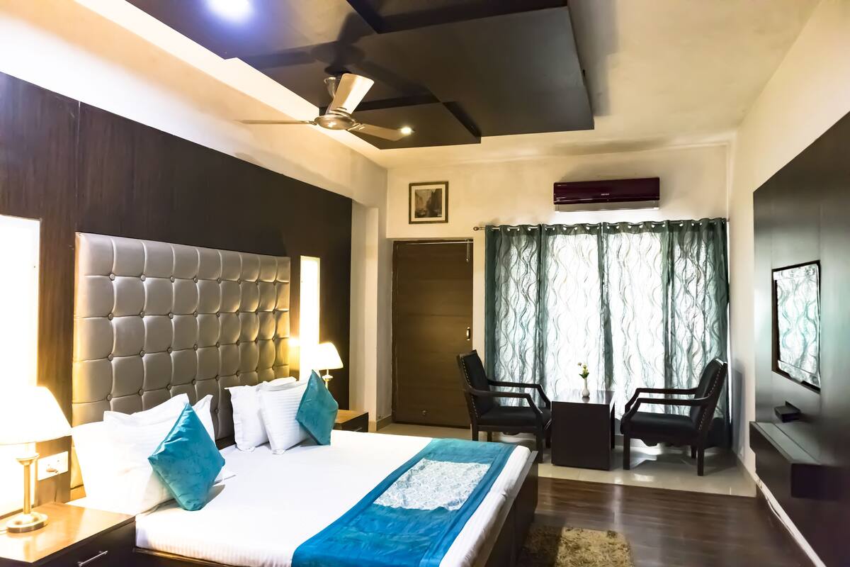Premium Double Room | Desk, WiFi (free)