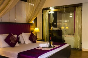 Honeymoon Suite | 1 bedroom, desk, free WiFi