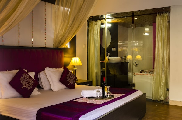 蜜月套房 | 办公桌、免费 WiFi