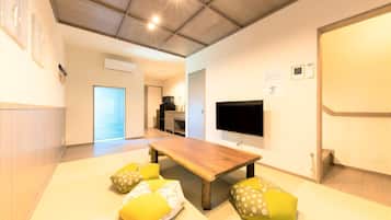 Standard | Living area | Flat-screen TV