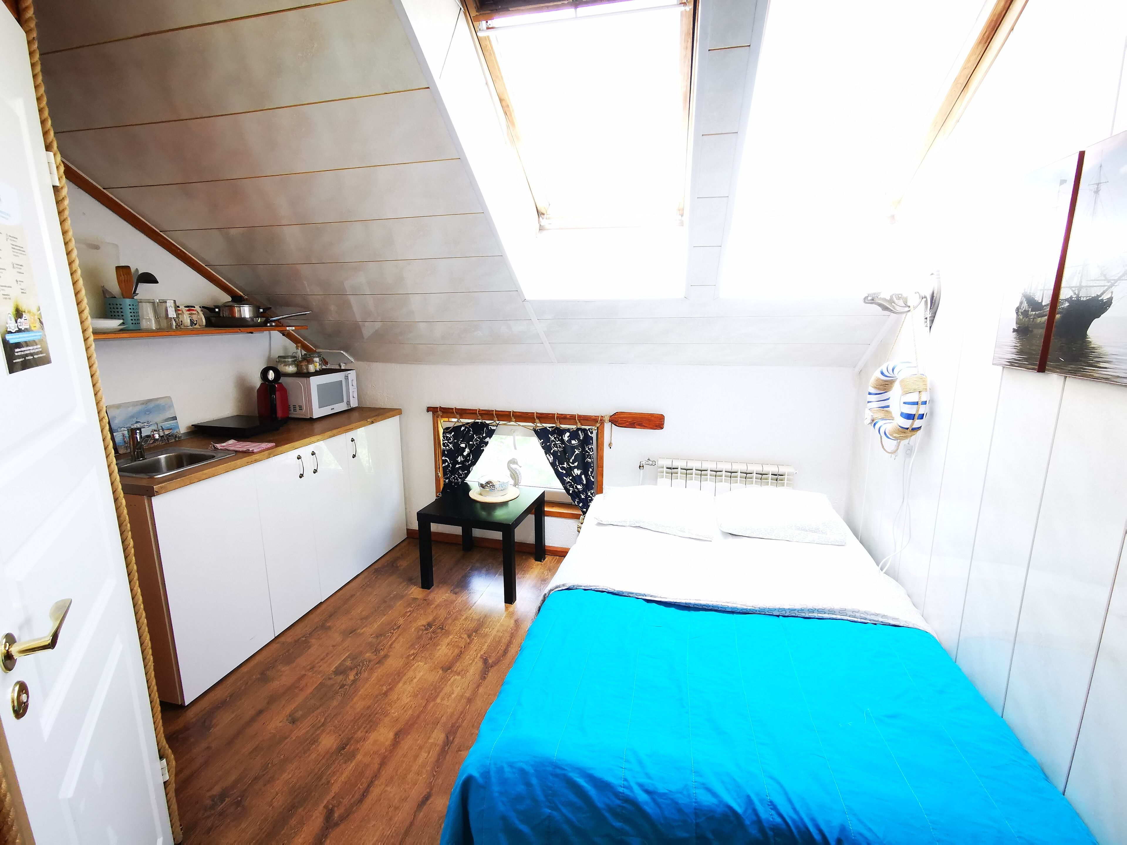 Iron/ironing board, free WiFi, bed sheets