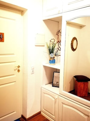 Meridian Apartment with Sauna | 起居区 | 电视