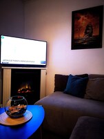 Tabla de planchar con plancha, wifi gratis y ropa de cama 