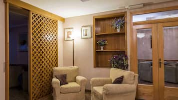 Coin salon dans le hall