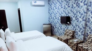 Deluxe Twin Room | Desk, laptop workspace, soundproofing, WiFi (free) - CROWN INN HOTEL (Multan)