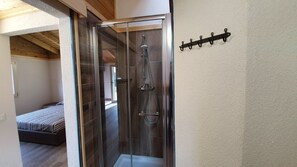Quadruple Room (Paglia) | Bathroom shower - Agriturismo Il Pagliaio (Mercato Saraceno)