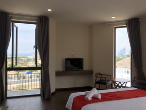 2 bedrooms, iron/ironing board, WiFi, bed sheets -  Deluxe Triple room- Sea View (nha trang)