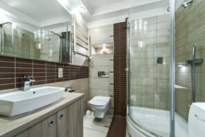 Estudio (40) | Baño | Regadera y toallas