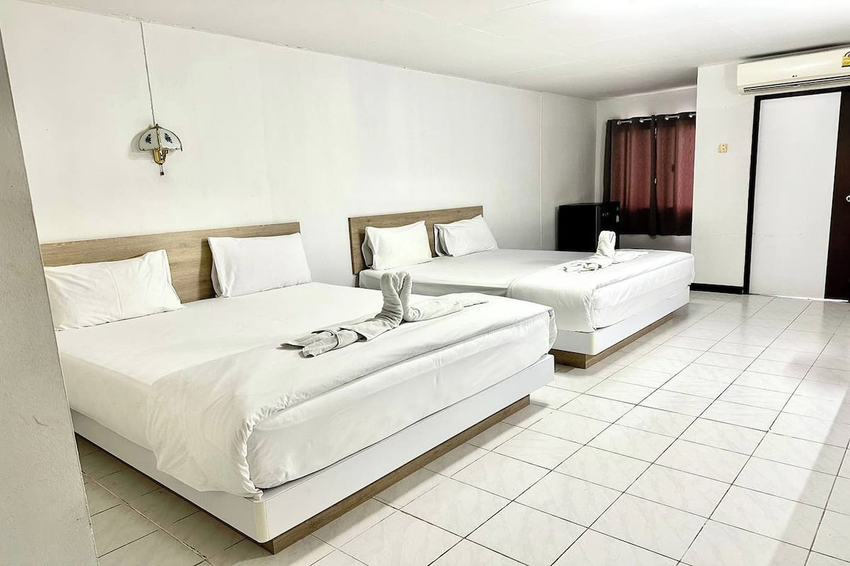 Deluxe Quadruple Room | Free WiFi