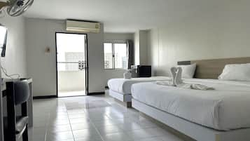 Deluxe Double + Single Bed | Free WiFi