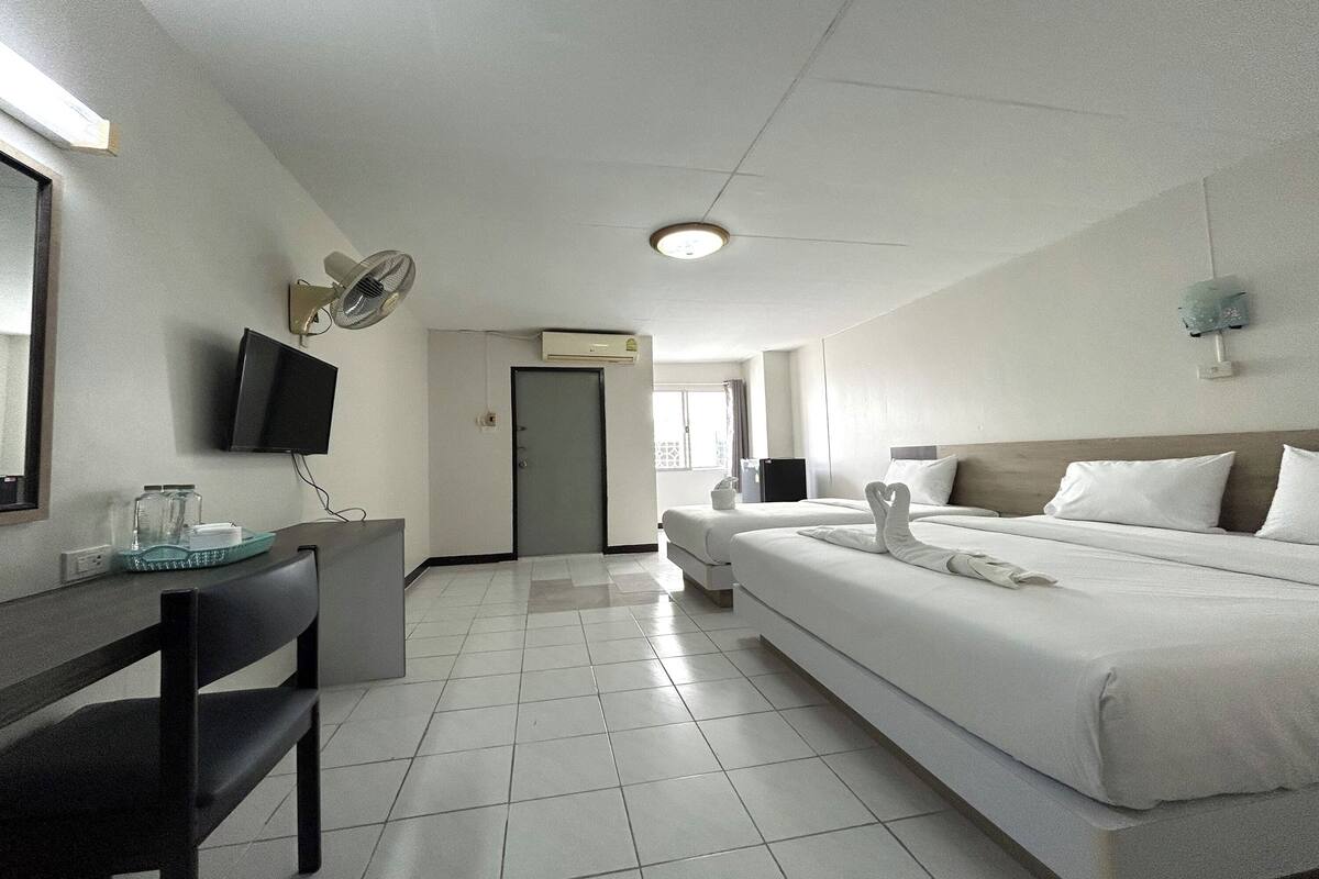 Deluxe Double + Single Bed | 무료 WiFi
