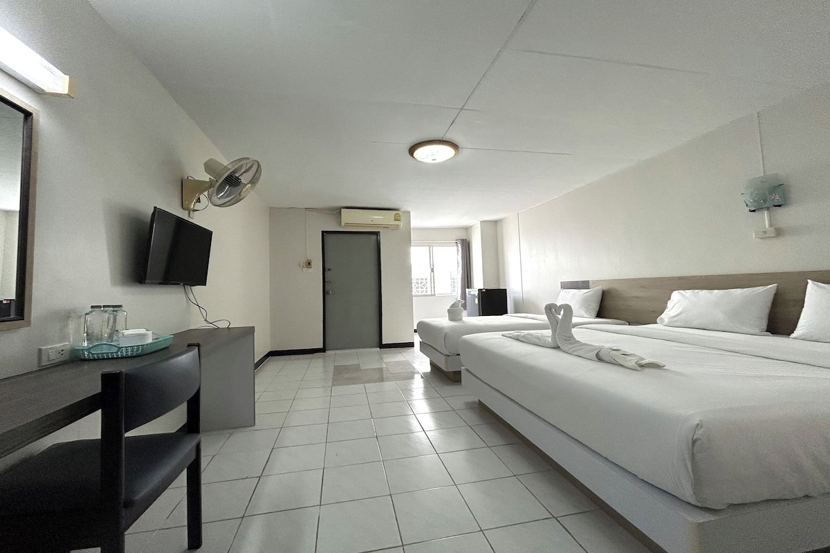 Deluxe Double + Single Bed | Free WiFi