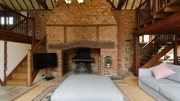 Smart-TV, Kamin, Musikbibliothek