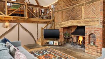 スマートテレビ、暖炉、ミュージックライブラリ