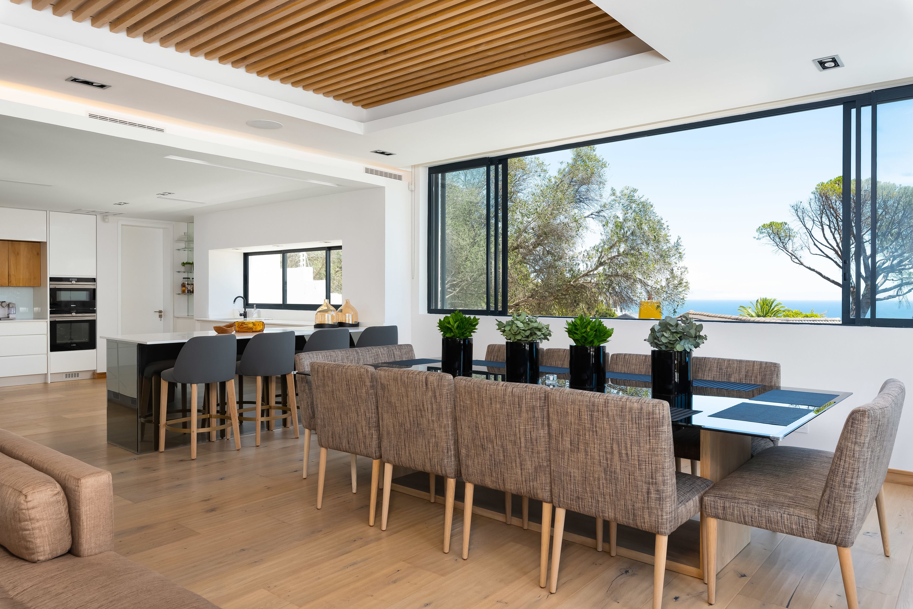 Vila superluxo | Opções para refeição no quarto