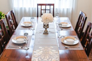 Apartment, 2 Bedrooms (A1) | In-room dining - Andes Flats (Nairobi)