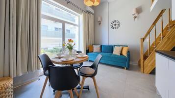 Apartment (11) | Living area | Flat-screen TV