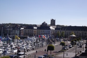 Marina - unobstructed view of the harbor (Dieppe)