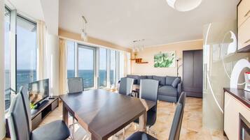 Apartment (UG 1010) | Living room | TV