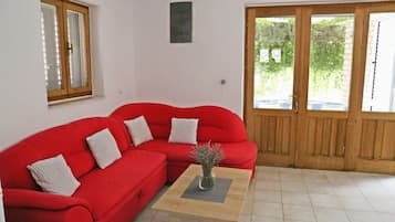 House, 2 Bedrooms | Living area | Flat-screen TV, Netflix, streaming services