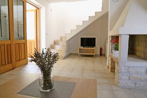 House, 2 Bedrooms | Living area | Flat-screen TV, Netflix, streaming services